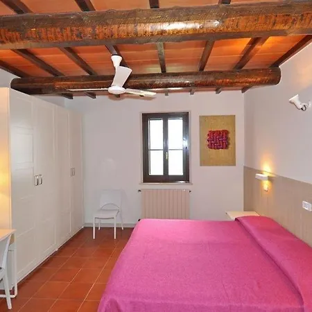 아파트 Castiglione Del Lago Sleeps 10 Pool Wifi Ravigliano